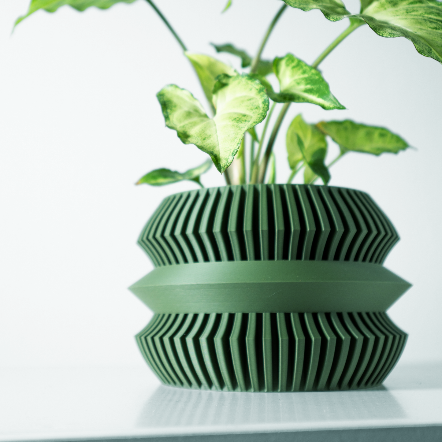 The Uldol Interior Planter Pot with Drainage Tray