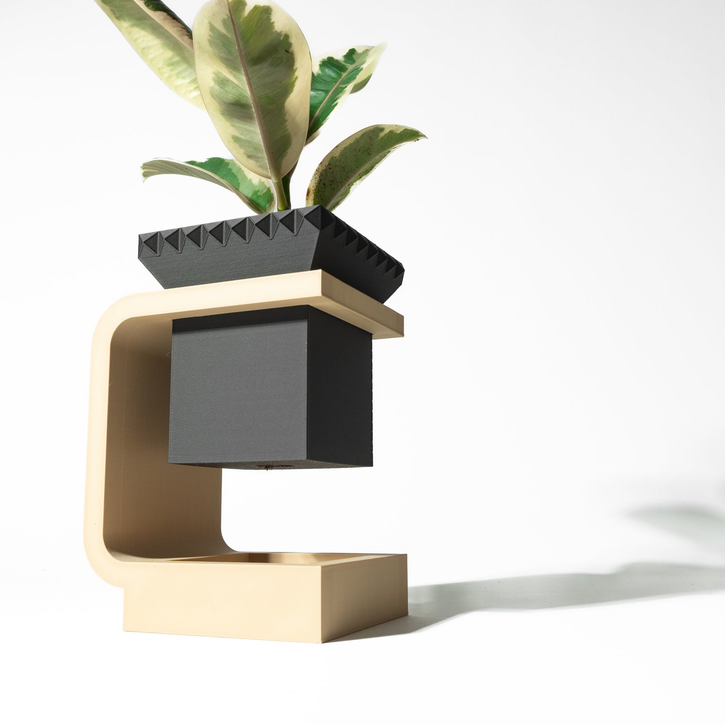 The Daka Interior Planter Pot
