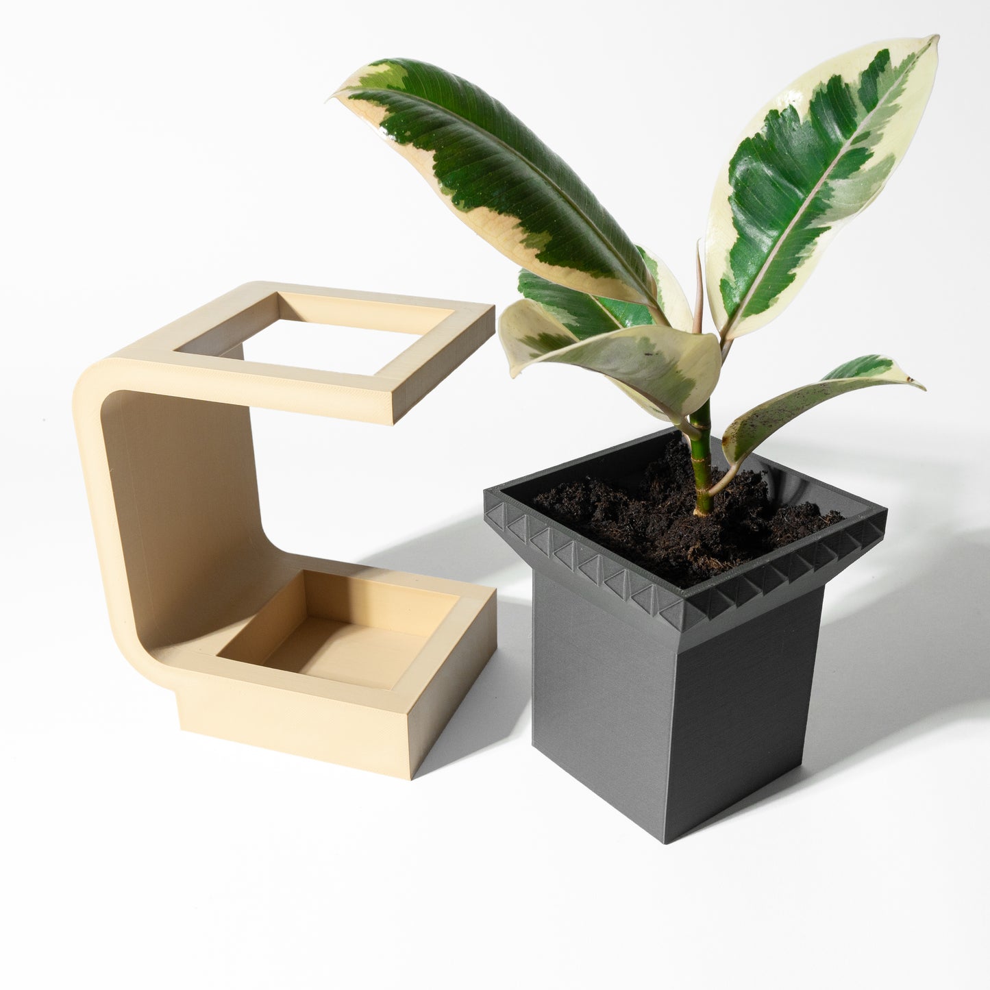 The Daka Interior Planter Pot