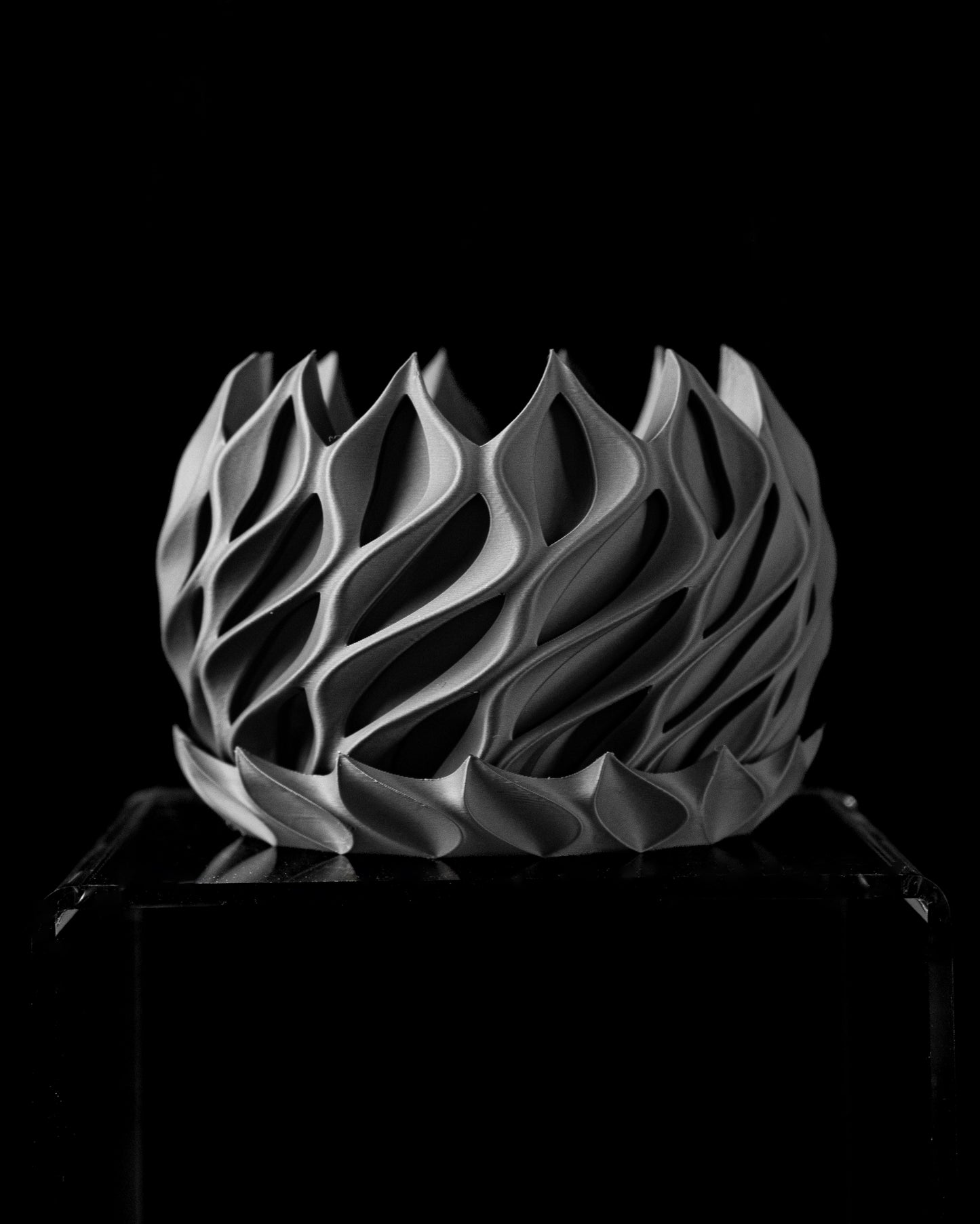 Twisted interior Planter Pot