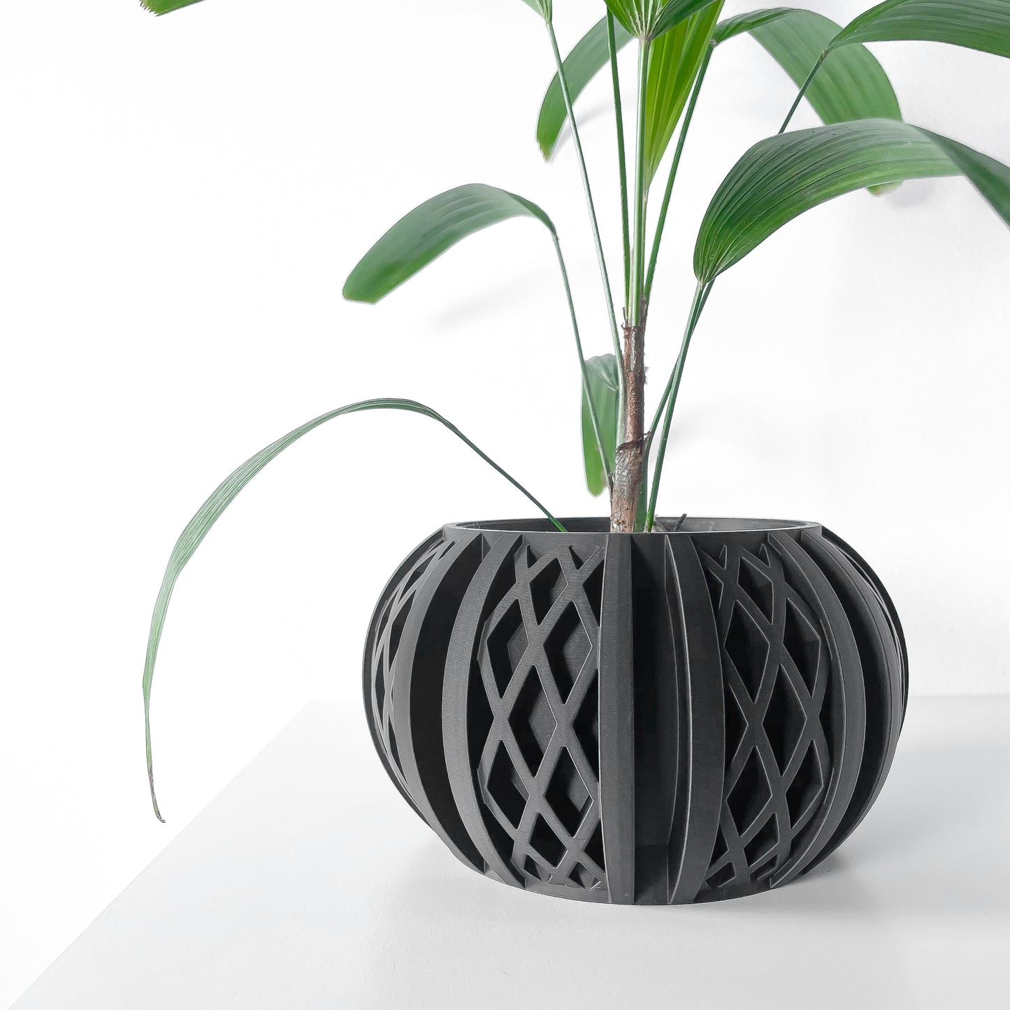 The Quivon Interior Planter Pot with Drainage Tray