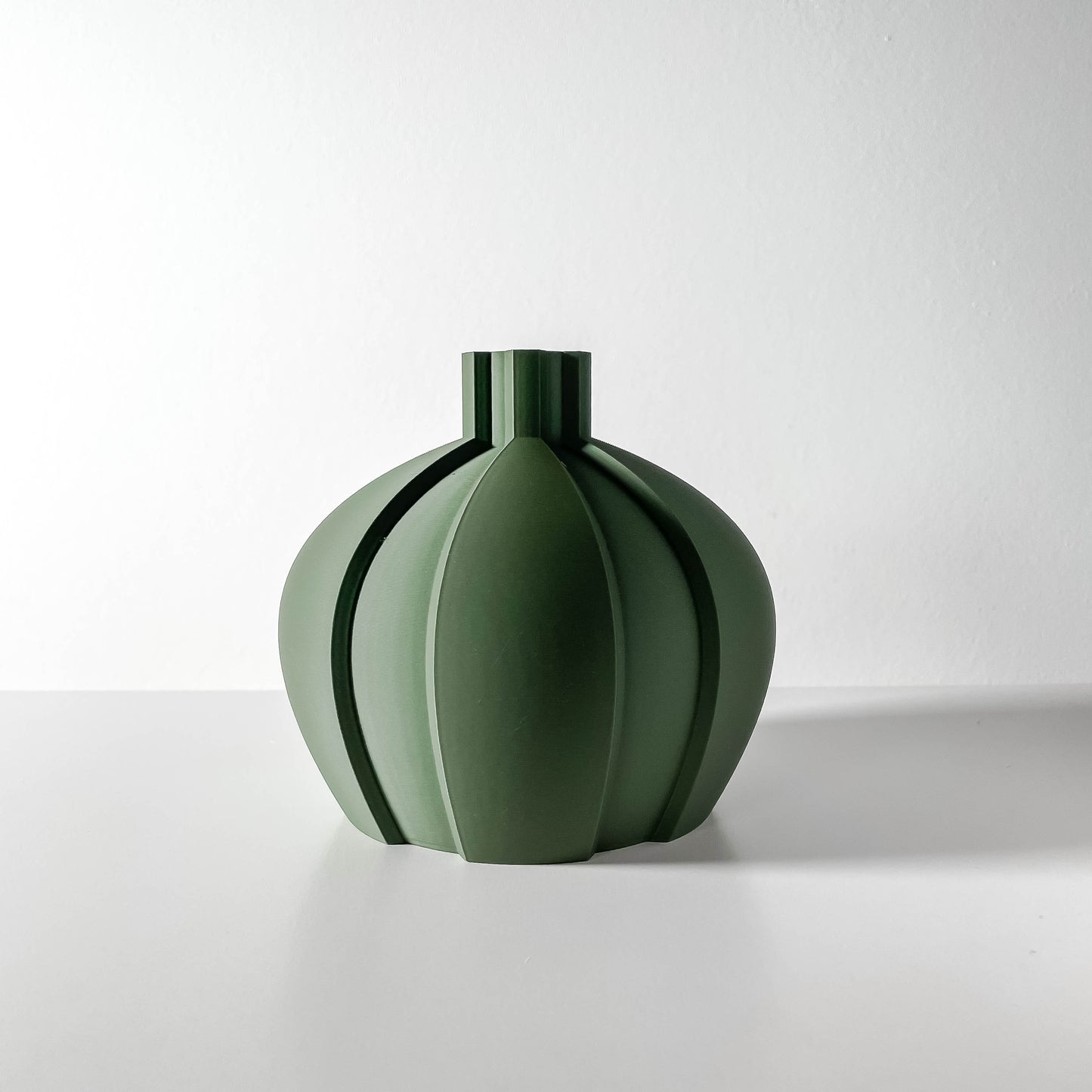 The Yomu Short Vase